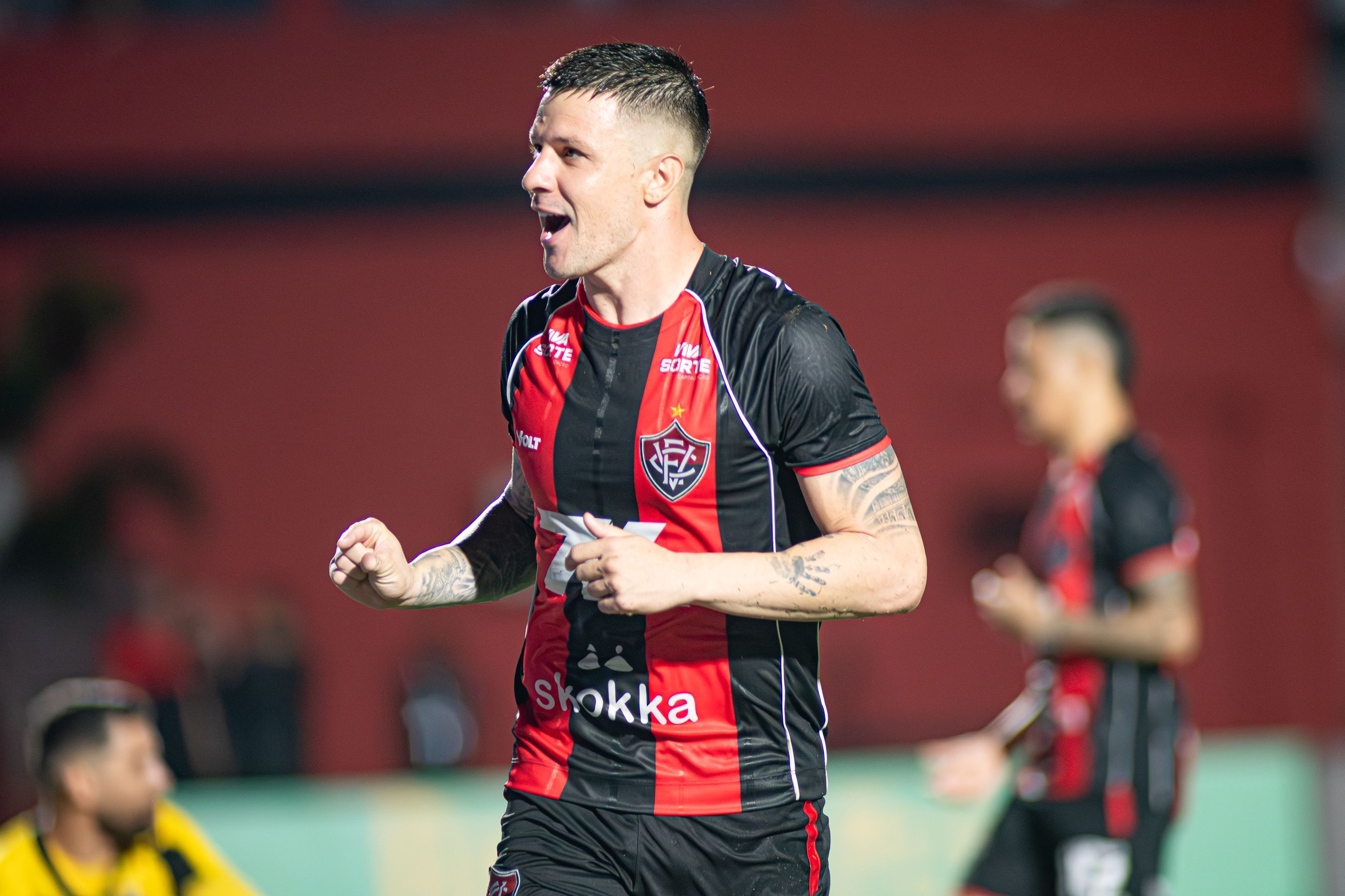 Atacantes brilham, Vitória goleia ABC e fica em vantagem na Copa do Nordeste