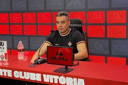 Jair Ventura durante coletiva após partida entre Vitória e Coritiba