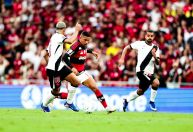 Vasco busca reação no fim e arranca empate contra o Flamengo pelo Brasileiro