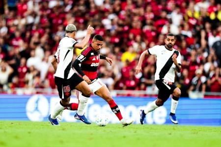 Flamengo e Vasco disputam clássico pelo Brasileirão no Maracanã