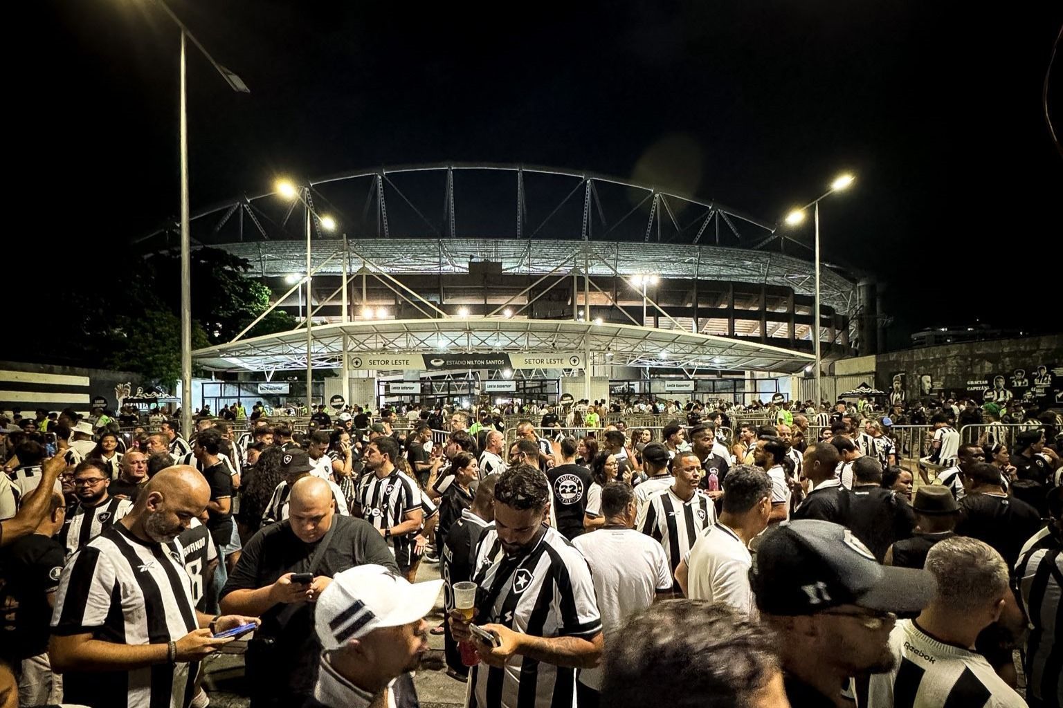 Botafogo recebe Racing para encaminhar classificação às oitavas da Sul-Americana