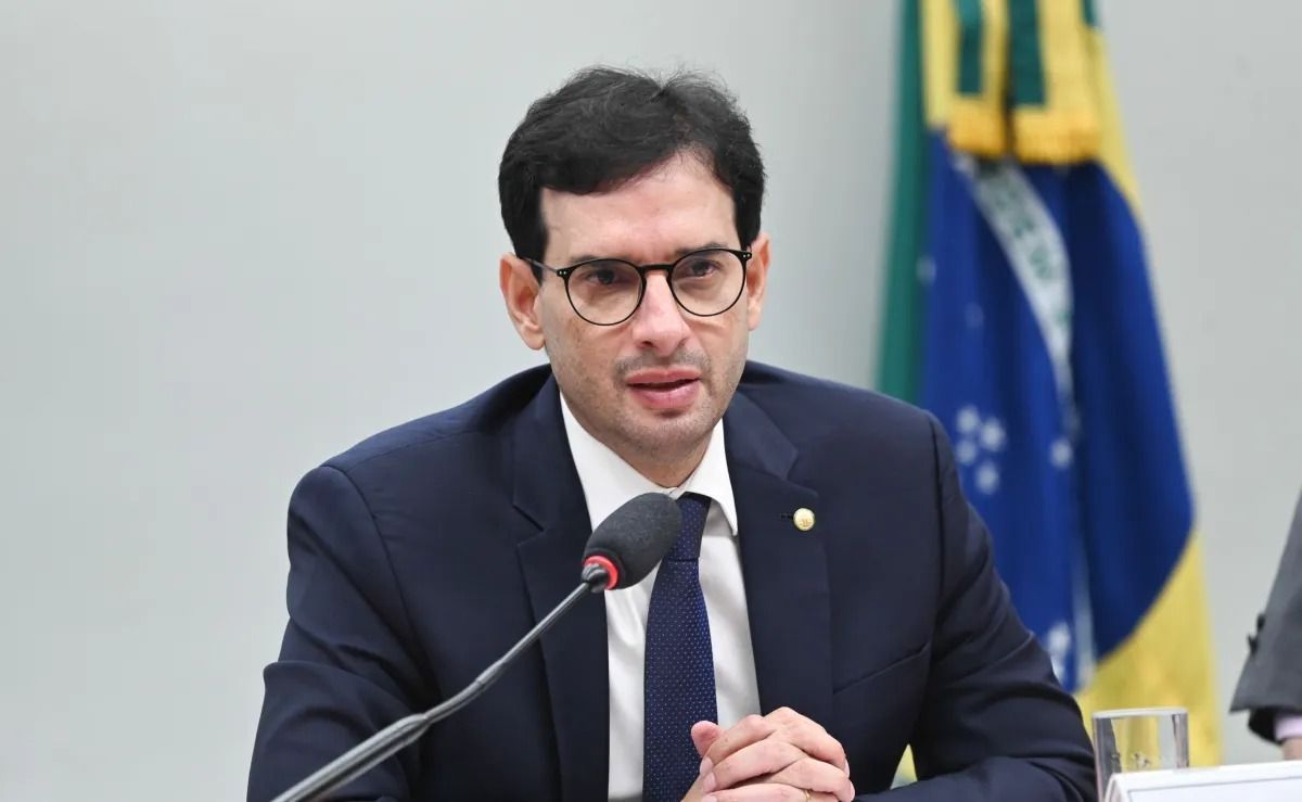 Câmara inicia leitura do relatório da PEC que acaba com escala 6x1