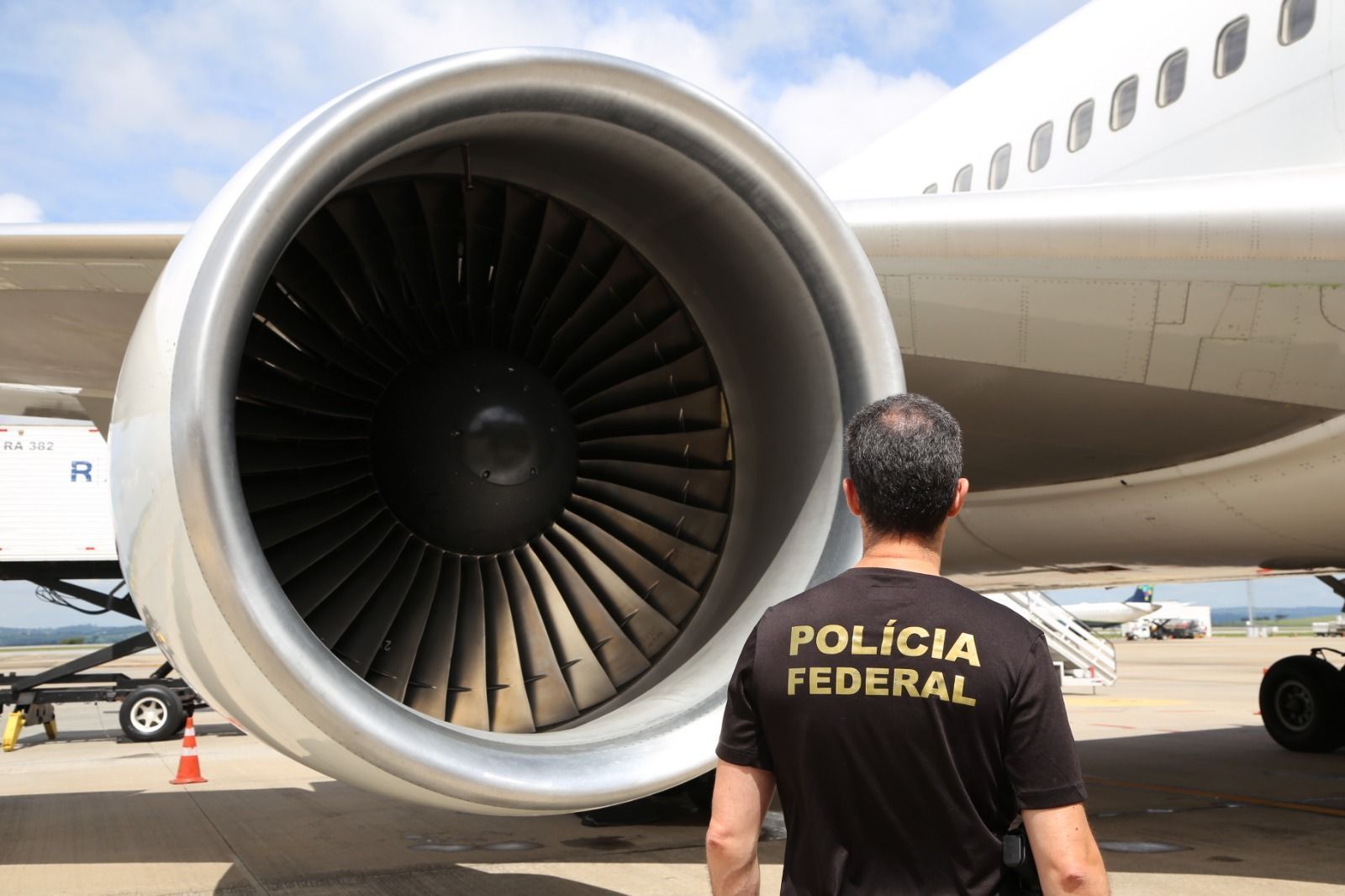 PF prende três procurados pela Interpol em Confins após deportação dos EUA