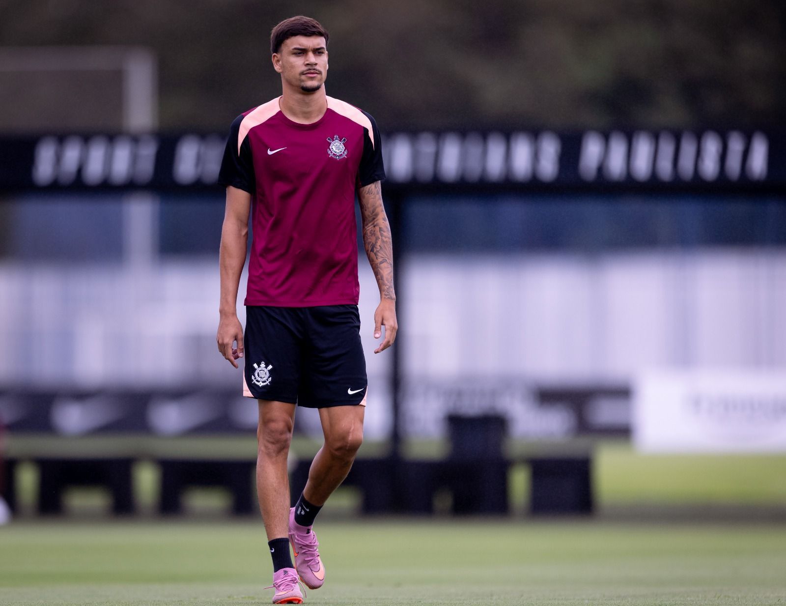 Zagueiro será o quarto jogador do Corinthians a operar hérnia desde 2025