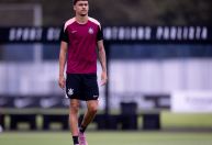 Zagueiro será o quarto jogador do Corinthians a operar hérnia desde 2025