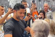 Hulk manda recado à torcida do Atlético após homenagem em despedida