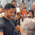 Hulk manda recado à torcida do Atlético após homenagem em despedida