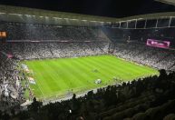 Corinthians bate São Paulo em clássico de cinco gols e confusões no Brasileiro