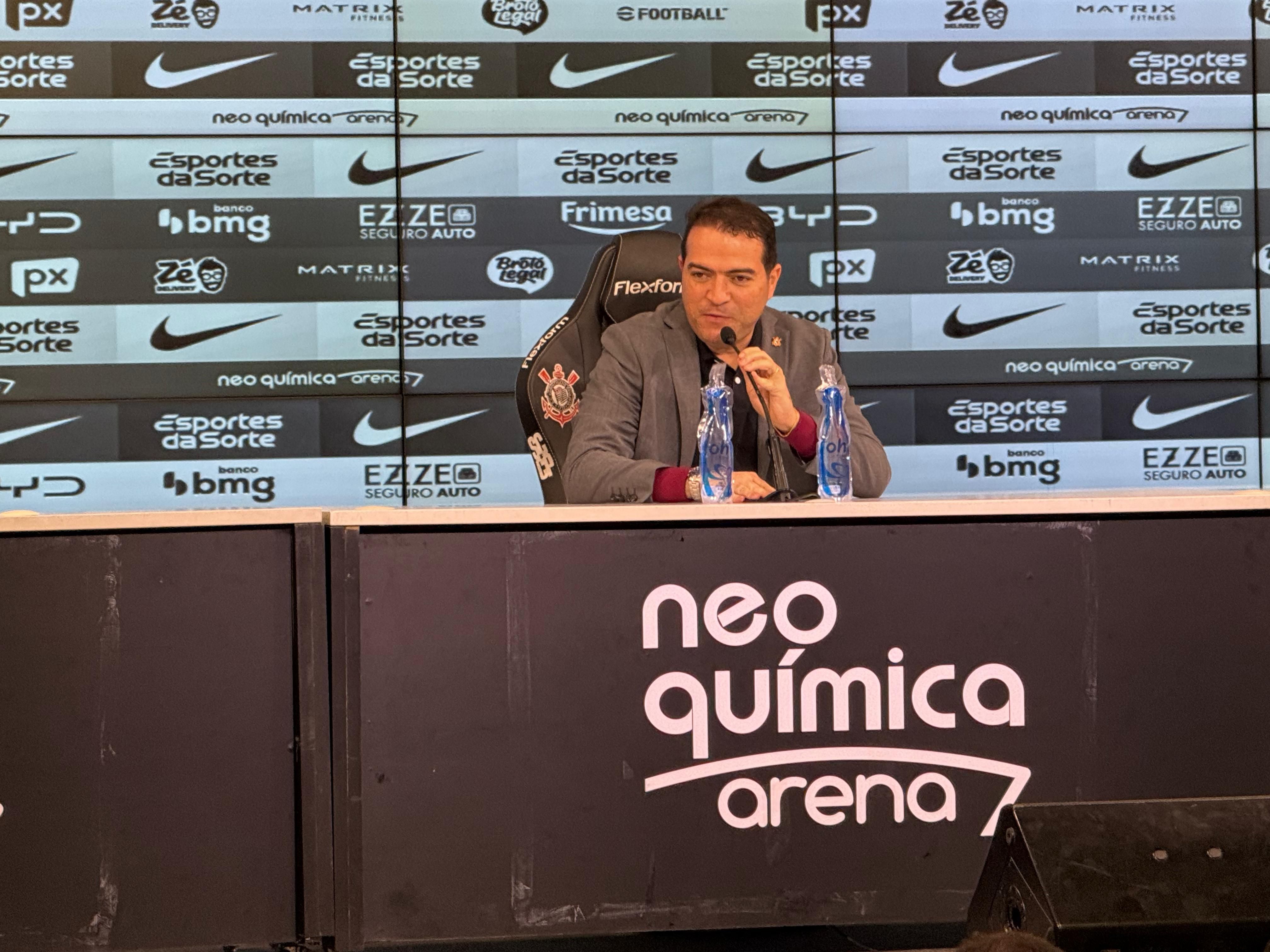 Diretor do Corinthians reage à decisão de Daronco após gesto obsceno de Bobadilla