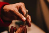 Multa de R$ 1,5 mil para quem for pego usando drogas em BH é aprovada pela Câmara