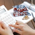 Qual renda é necessária para financiar um imóvel de R$ 300 mil?