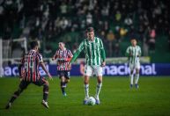 Ferreirinha é expulso, São Paulo perde para o Juventude e cai na Copa do Brasil