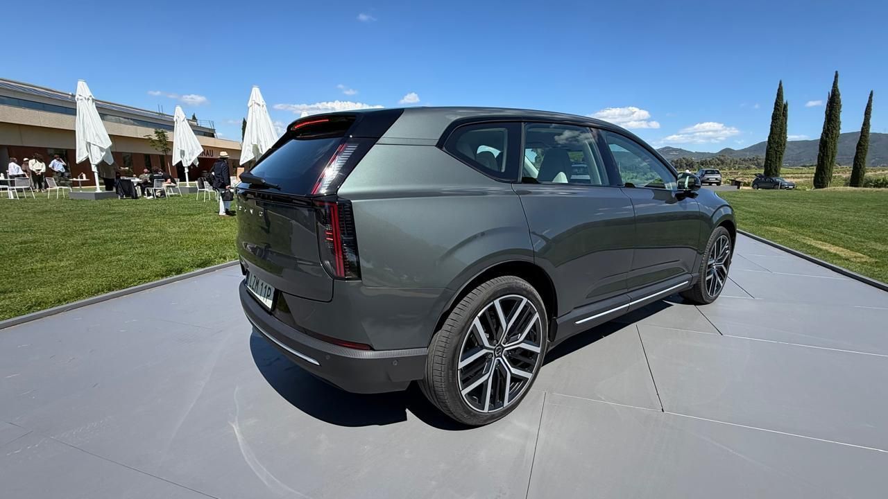 Volvo apresenta o EX60, carro com IA e o mais inteligente da marca