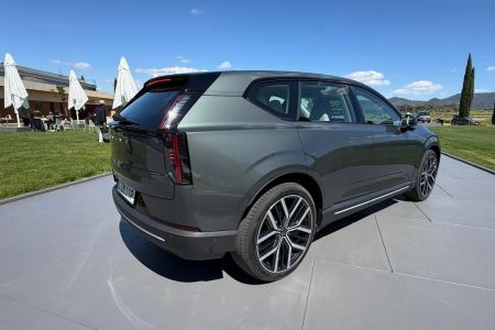 Volvo apresenta o EX60, carro com IA e o mais inteligente da marca