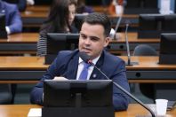 Comissão da Câmara aprova projeto que autoriza porte de arma para médicos-veterinários