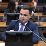 Comissão da Câmara aprova projeto que autoriza porte de arma para médicos-veterinários
