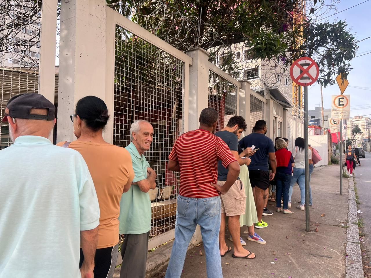 População celebra postos abertos no sábado para vacinação contra a gripe 'Utilidade pública'