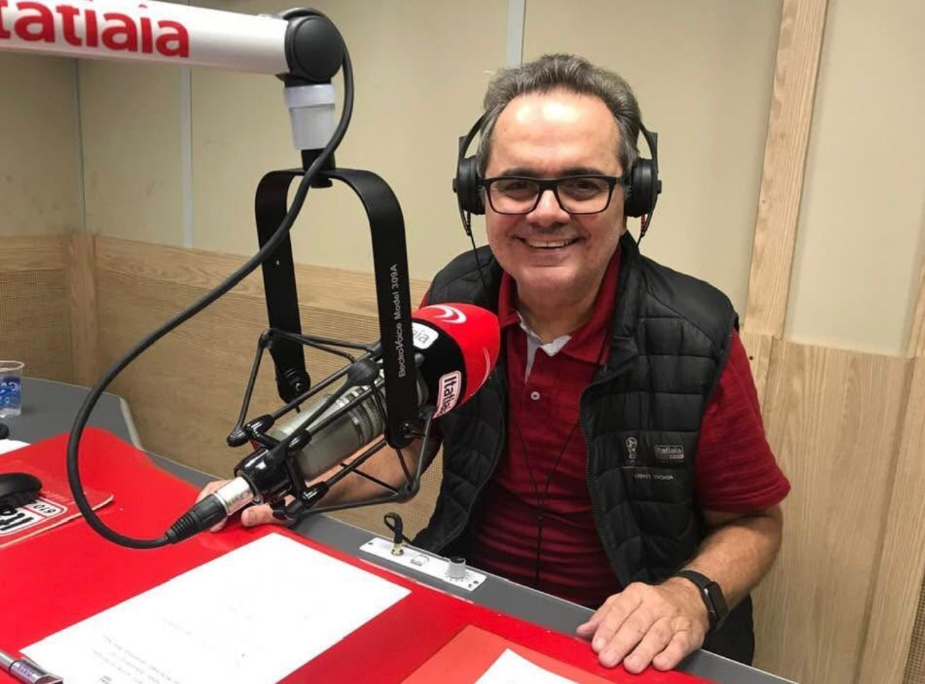 Morre, aos 70 anos, Milton Naves, voz histórica e marcante da Itatiaia |  Rádio Itatiaia