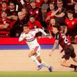 Sob olhares de Ancelotti, Flamengo busca empate contra Athletico-PR pelo Brasileiro