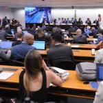Comissão na Câmara aprova texto-base da PEC sobre o fim da escala 6x1