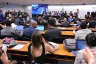 Audiência debate fim da escala 6x1 e setor produtivo teme inflação e falta de mão-de-obra