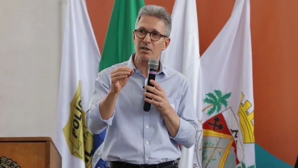 Zema critica CLT e diz que período de férias no Brasil tem que ser 'flexível'