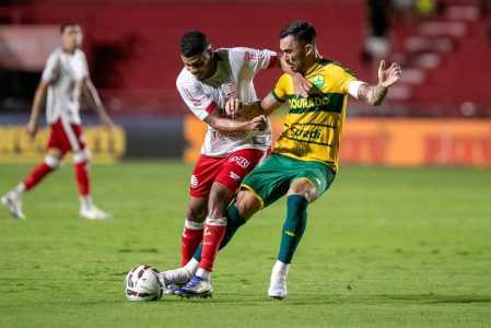 Jogo entre Náutico e Cuiabá na Série B