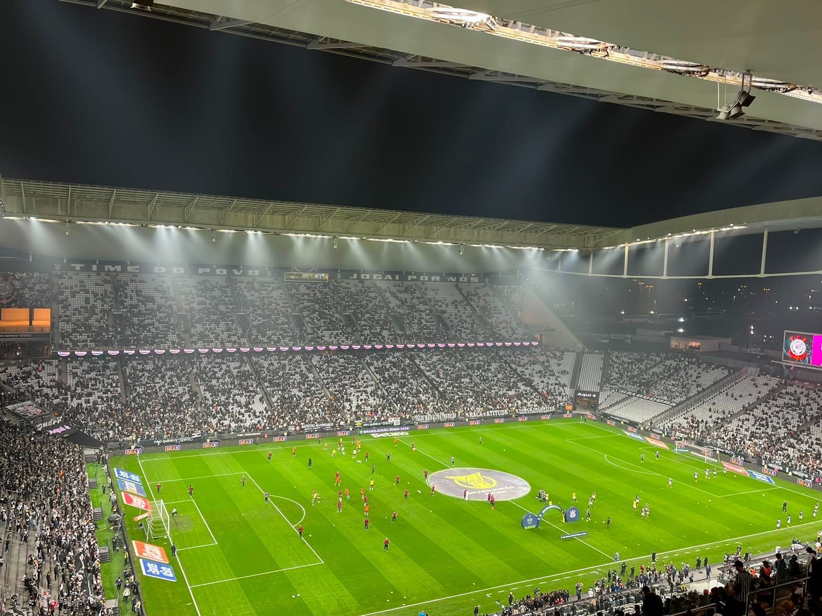 Ex-Atlético e Corinthians, Róger Guedes acompanha jogo entre os times em São Paulo