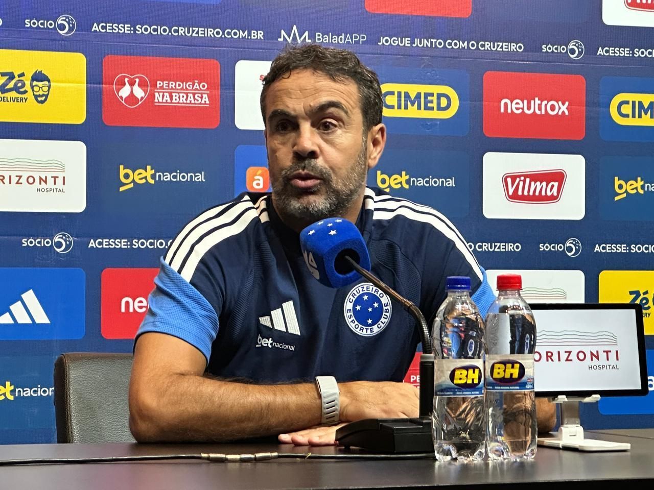 Artur Jorge usa Sinisterra como exemplo no Cruzeiro: 'Estamos satisfeitos'