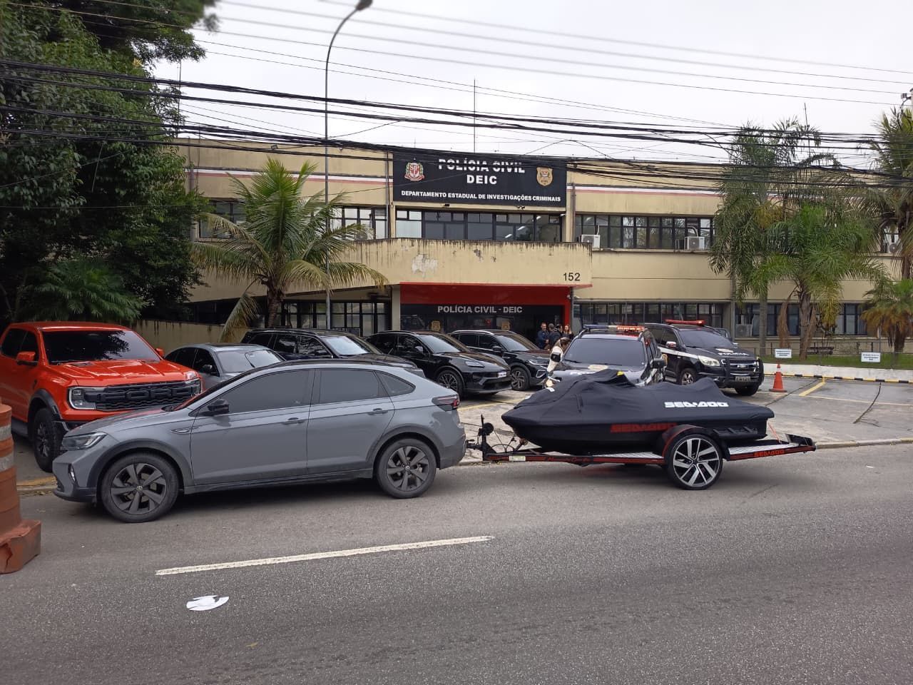 Golpe contra idosos: três são presos e carros de luxo e jet ski são apreendidos em SP