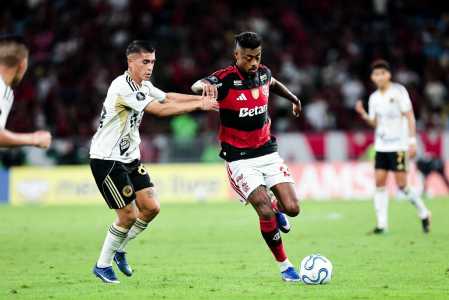 Flamengo e Cusco se enfrentaram na noite desta terça-feira (26)