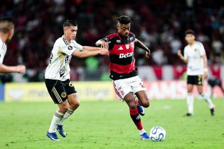 Flamengo e Cusco se enfrentaram na noite desta terça-feira (26)