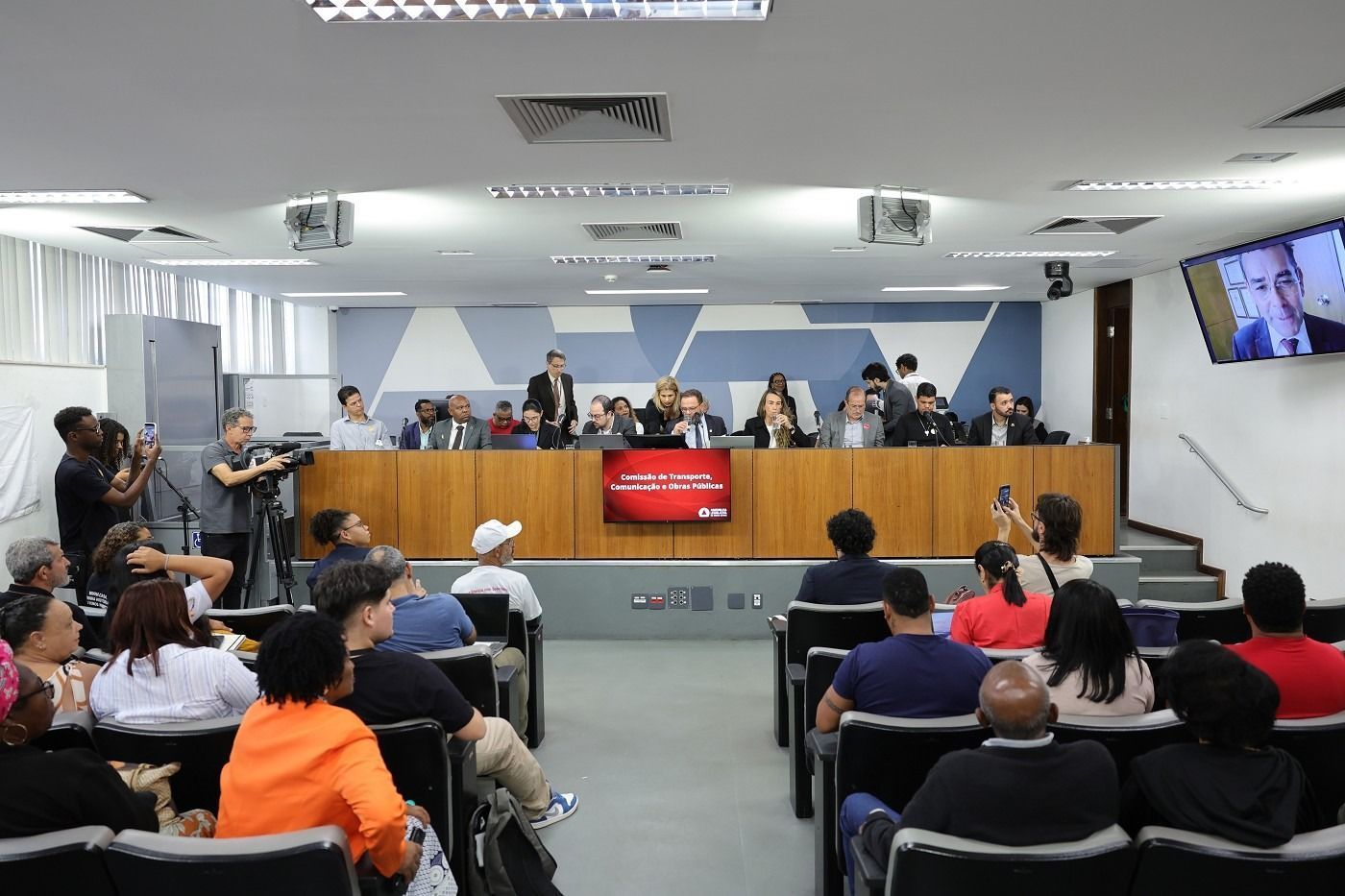 Concessão da BR-356 é alvo de cobranças em audiência pública na ALMG