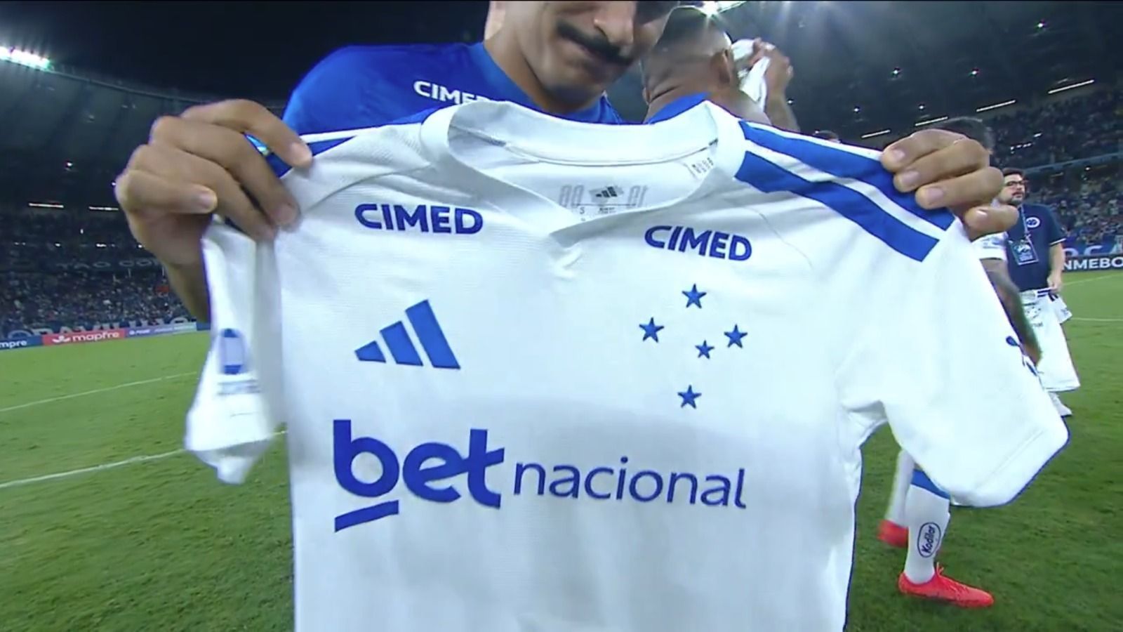Novo fardamento do Cruzeiro é revelado em goleada histórica na Libertadores e celebra 60 anos da Taça Brasil