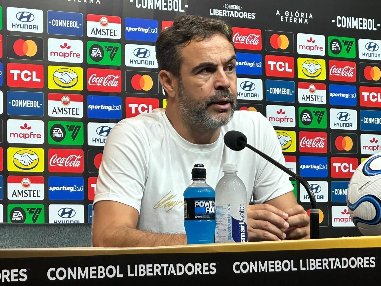 Artur Jorge é direto e projeta sequência do Cruzeiro na Libertadores