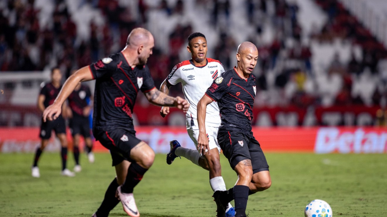 Nos pênaltis, Athletico-PR elimina Atlético-GO e avança às oitavas da Copa do Brasil