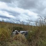 Motorista fica ferido em acidente entre carro e carreta na BR-251, em Fruta de Leite