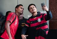 Lateral retorna ao Rio e será substituído por cria do Flamengo contra o Grêmio