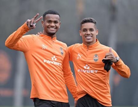 Alisson e Pedrinho, ex-companheiros de Atlético, se reencontraram no Shakhtar • Reprodução / Shakhtar Donetsk