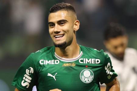 Andreas Pereira em jogo contra o Botafogo pelo Campeonato Brasileiro em 2026