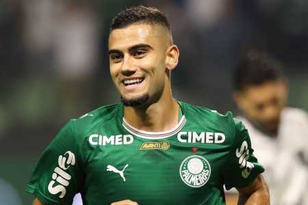Andreas Pereira em jogo contra o Botafogo pelo Campeonato Brasileiro em 2026