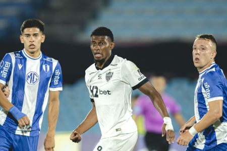 Galo deixou de ganhar valor relevante com empate no Uruguai