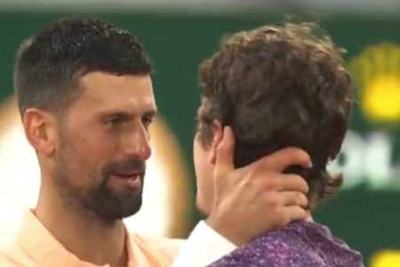 Djokovic em conversa com João Fonseca após derrota para o brasileiro em Roland Garros 2026