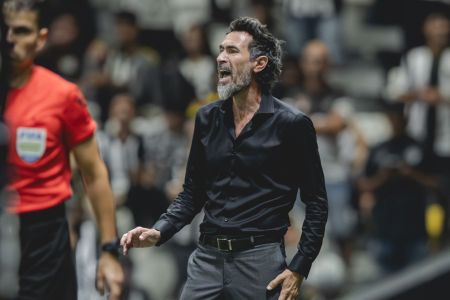 Eduardo "Barba" Domínguez, técnico do Galo