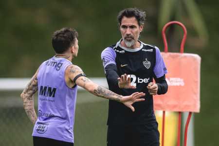 Domínguez e Bernard em treinamento na Cidade do Galo