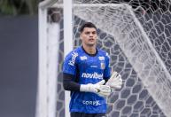 Goleiro do Santos passa por cirurgia com médico do Cruzeiro em Belo Horizonte