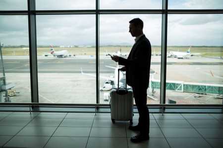 Homem aeroporto