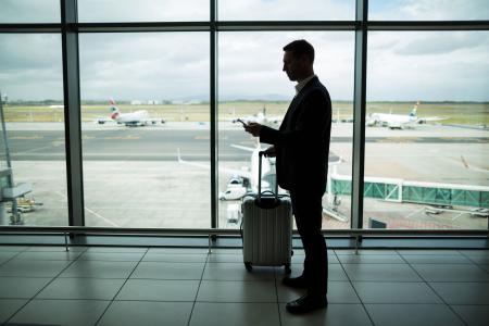 Homem aeroporto