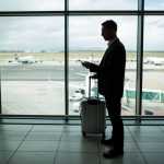 Tarifa Luto: veja como funciona o desconto em passagens aéreas para quem perdeu familiares