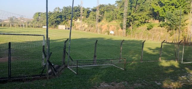 Trave que atingiu cabeça de criança fica fora do campo • Imagem cedida à Itatiaia